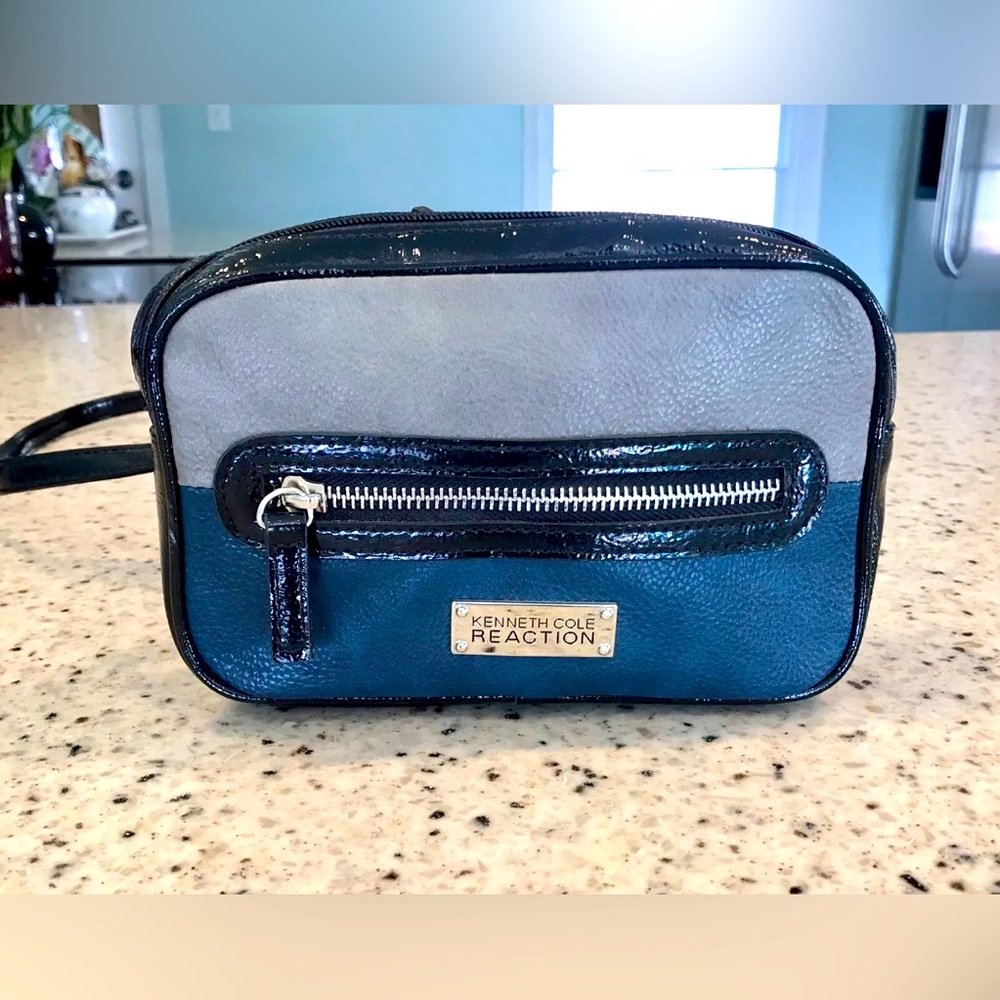 Kenneth Cole Reaction Small Crossbody Bag